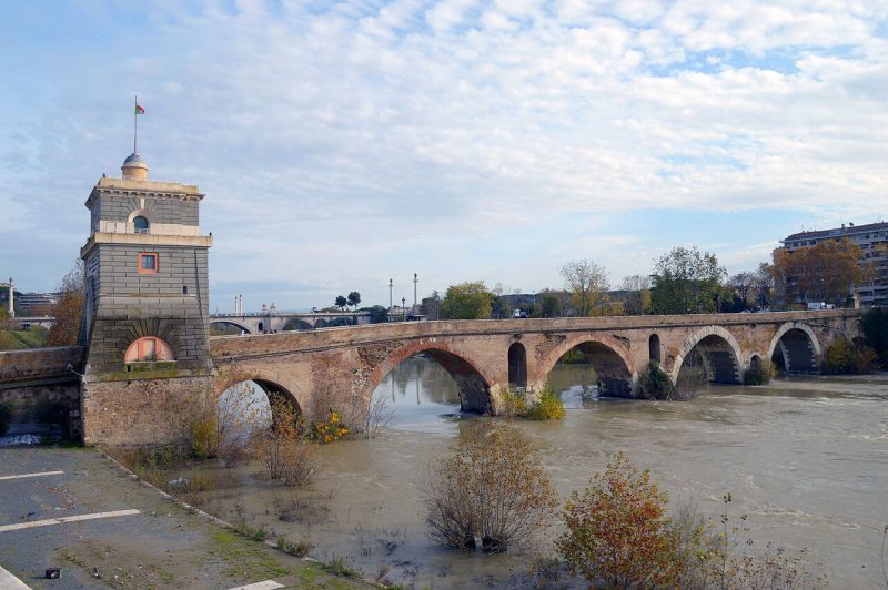 Ponte Milvio - Que ver y hacer en Roma