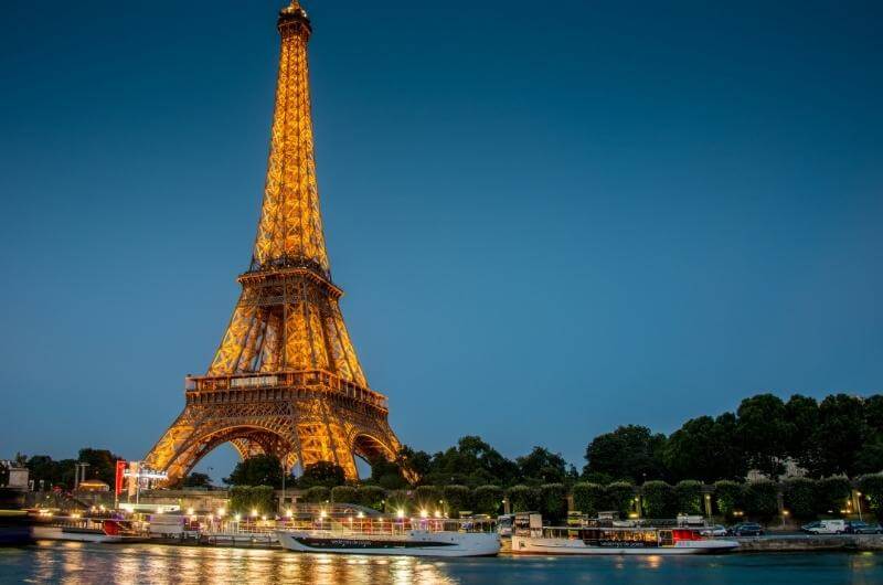 Torre Eiffel - Lugares que visitar en París