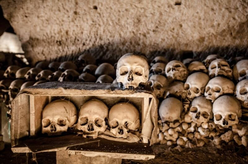 Cráneos en el Cementerio de Fontanelle