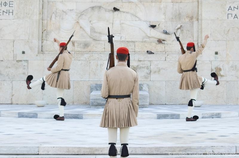 Cambio de guardia en Atenas