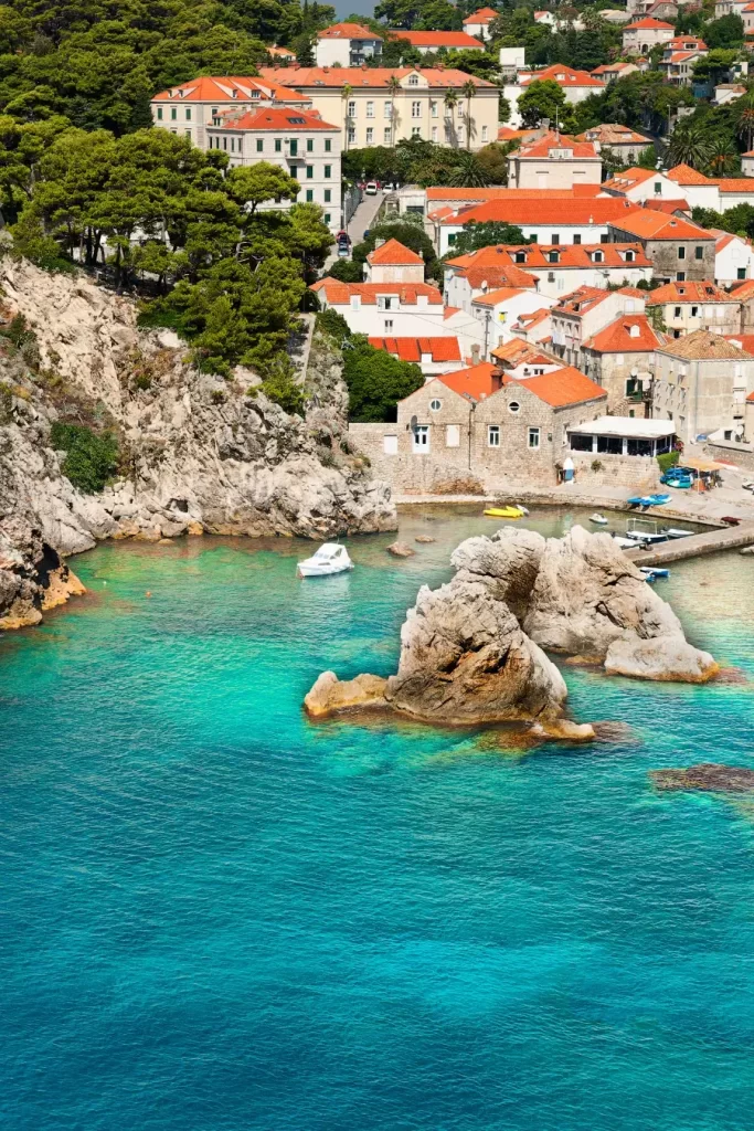 Playa típica de Dubrovnik