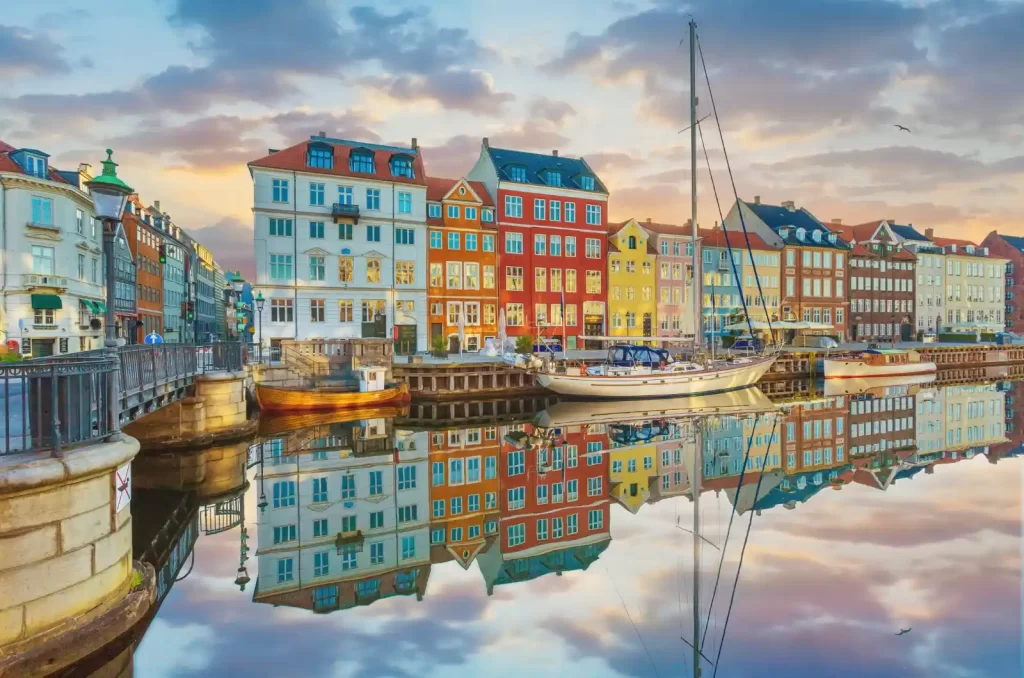 El Canal Nyhavn es uno de los lugares más bonitos que ver en Copenhague