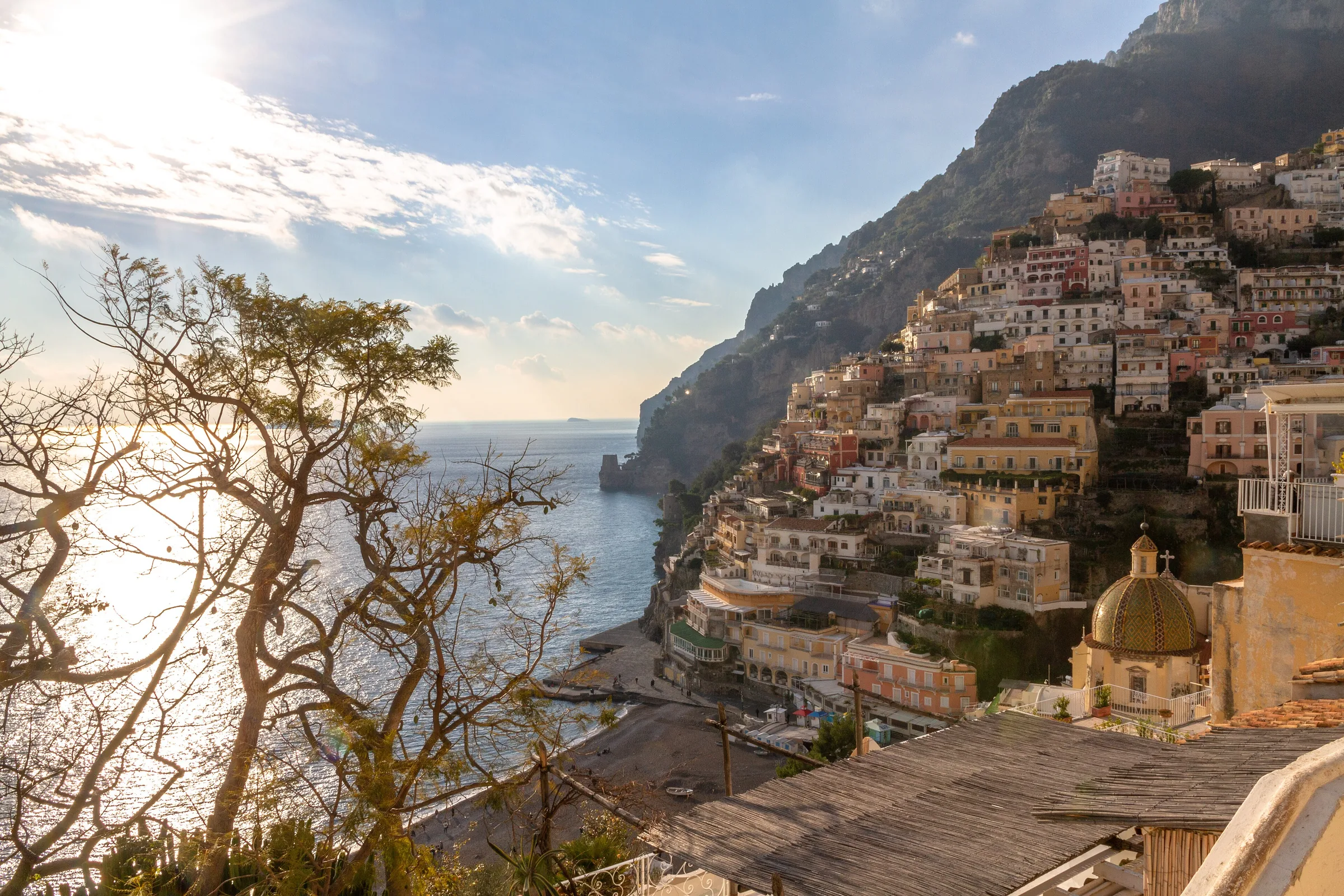 Positano y su cúpula vistos desde una terraza del pueblo