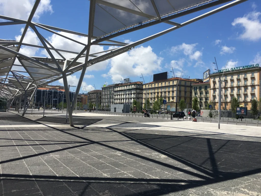 La Piazza Garibaldi de Nápoles, delante de la estación central