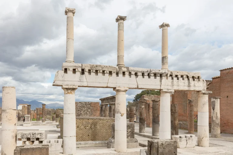Columnas del pórtico del foro de Pompeya