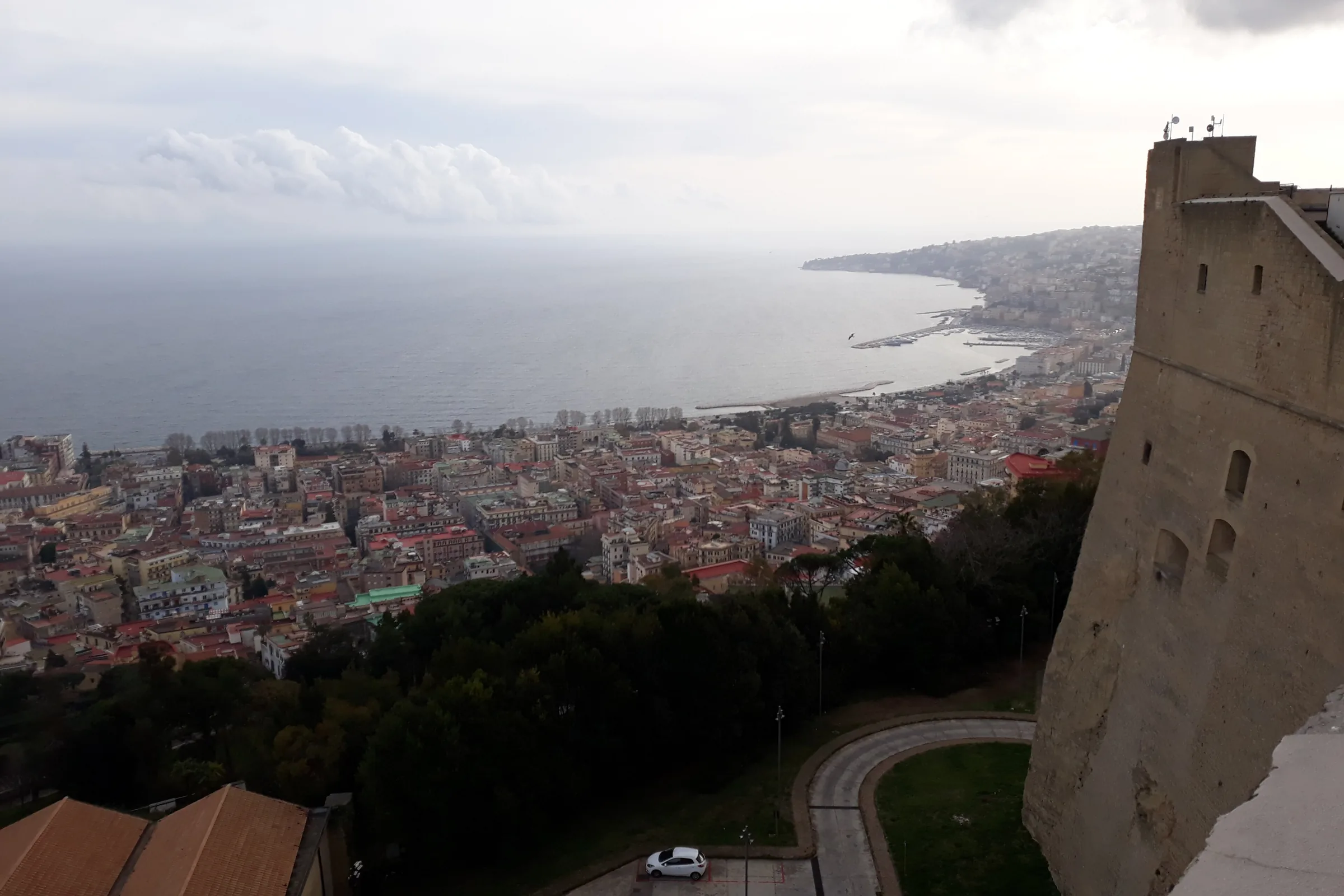 Nápoles y su golfo desde lo alto de la colina